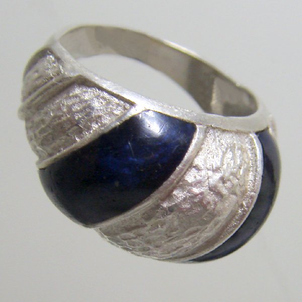 (r1242)Silver ring with blue enamel.